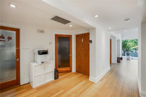 Commercial property in Key Biscayne, Florida № 1729991 - photo 13