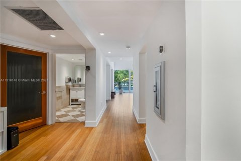 Commercial property in Key Biscayne, Florida № 1729991 - photo 20