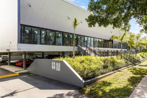 Commercial property in Key Biscayne, Florida № 1729991 - photo 1