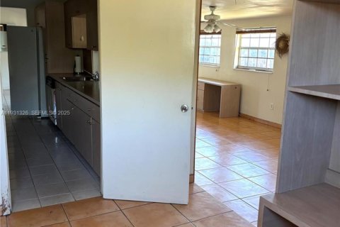 House in North Miami Beach, Florida 3 bedrooms, 191.75 sq.m. № 1989981 - photo 20