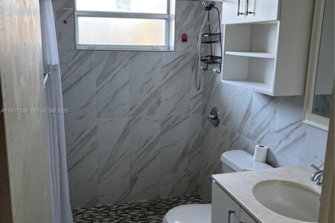 House in North Miami Beach, Florida 3 bedrooms, 191.75 sq.m. № 1989981 - photo 8