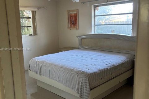 House in North Miami Beach, Florida 3 bedrooms, 191.75 sq.m. № 1989981 - photo 4