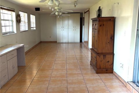 House in North Miami Beach, Florida 3 bedrooms, 191.75 sq.m. № 1989981 - photo 22