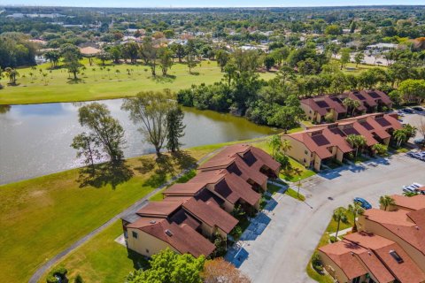 Copropriété à louer à Royal Palm Beach, Floride: 2 chambres, 108.23 m2 № 1154188 - photo 1