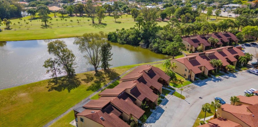 Condominio en Royal Palm Beach, Florida, 2 dormitorios № 1154188