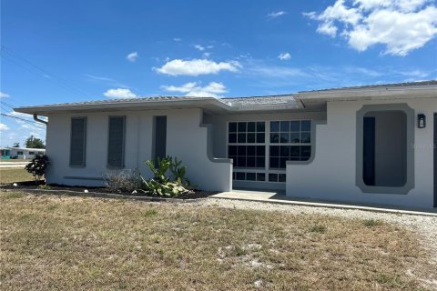 House in Port Charlotte, Florida 3 bedrooms, 163.04 sq.m. № 1670787 - photo 2