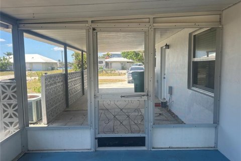 House in Port Charlotte, Florida 3 bedrooms, 163.04 sq.m. № 1670787 - photo 4