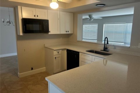 House in Port Charlotte, Florida 3 bedrooms, 163.04 sq.m. № 1670787 - photo 6