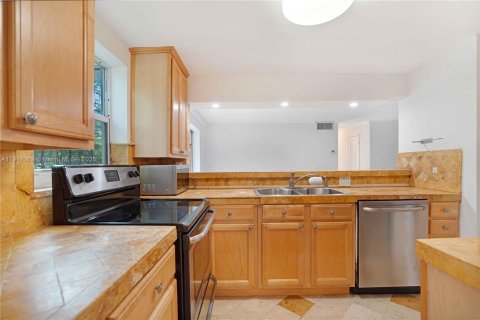 Copropriété à louer à Miami Beach, Floride: 2 chambres, 76.55 m2 № 1972622 - photo 9