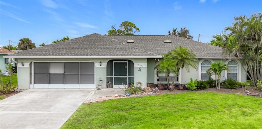 Casa en Port Charlotte, Florida 3 dormitorios, 152.17 m2 № 1902035