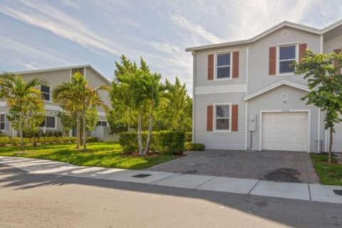 Touwnhouse à louer à Homestead, Floride: 4 chambres, 178.74 m2 № 1940800 - photo 1