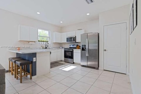 Touwnhouse à louer à Homestead, Floride: 4 chambres, 178.74 m2 № 1940800 - photo 14