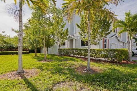 Touwnhouse à louer à Homestead, Floride: 4 chambres, 178.74 m2 № 1940800 - photo 3