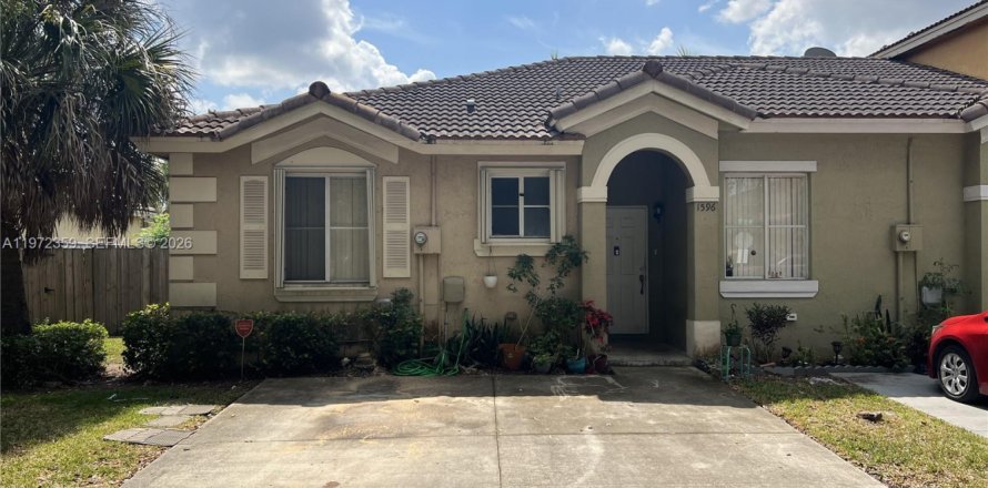 Таунхаус в Хомстед, Флорида 3 спальни, 110.46м2 № 2032992