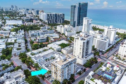 Condo in Miami Beach, Florida, 1 bedroom  № 1749974 - photo 1