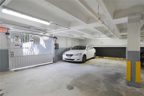 Condo in Miami Beach, Florida, 1 bedroom  № 1749974 - photo 3