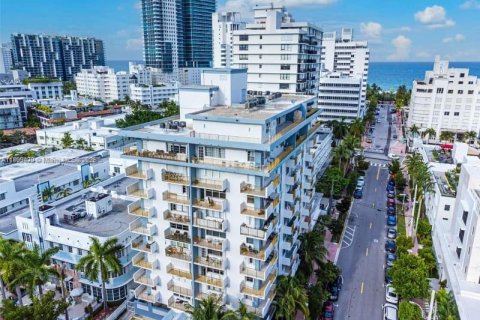 Condo in Miami Beach, Florida, 1 bedroom  № 1749974 - photo 2