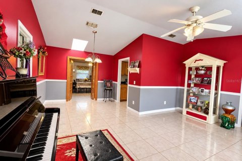House in Orlando, Florida 4 bedrooms, 184.88 sq.m. № 2391328 - photo 5