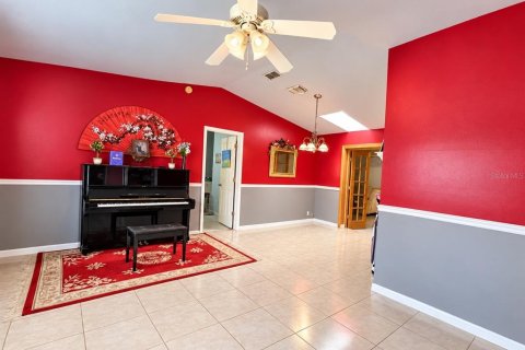 House in Orlando, Florida 4 bedrooms, 184.88 sq.m. № 2391328 - photo 6