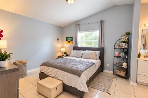 House in Orlando, Florida 4 bedrooms, 184.88 sq.m. № 2391328 - photo 11
