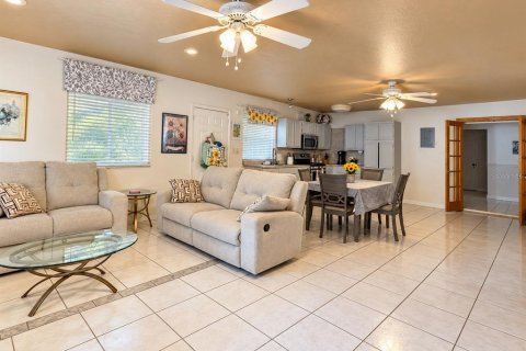 House in Orlando, Florida 4 bedrooms, 184.88 sq.m. № 2391328 - photo 7
