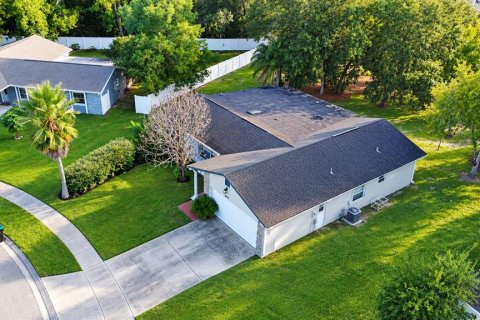 House in Orlando, Florida 4 bedrooms, 184.88 sq.m. № 2391328 - photo 4