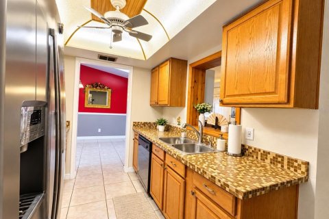 House in Orlando, Florida 4 bedrooms, 184.88 sq.m. № 2391328 - photo 9