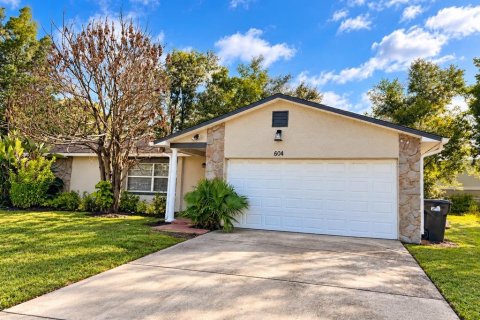 House in Orlando, Florida 4 bedrooms, 184.88 sq.m. № 2391328 - photo 2