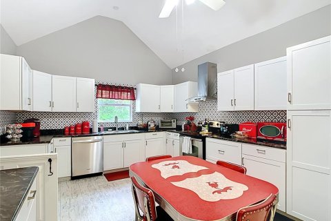 House in Fruitland Park, Florida 4 bedrooms, 294.96 sq.m. № 1683101 - photo 22