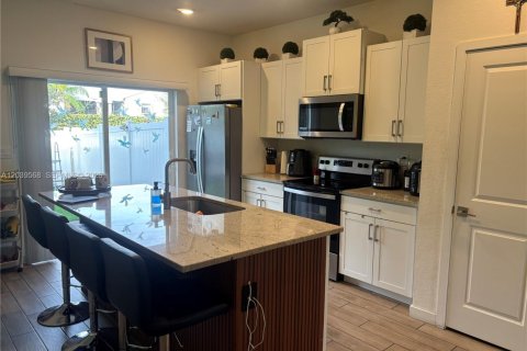 Touwnhouse à louer à Homestead, Floride: 3 chambres, 151.24 m2 № 2085804 - photo 3