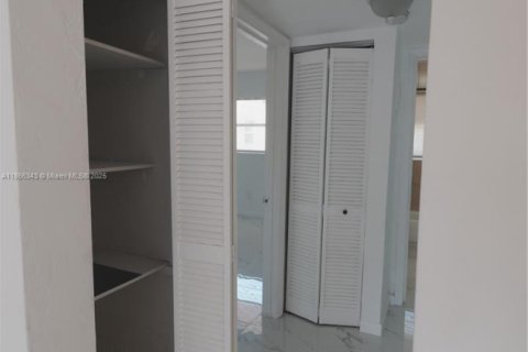 Copropriété à louer à Hialeah, Floride: 2 chambres, 73.49 m2 № 1925154 - photo 5