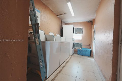 Copropriété à louer à Hialeah, Floride: 2 chambres, 73.49 m2 № 1925154 - photo 19