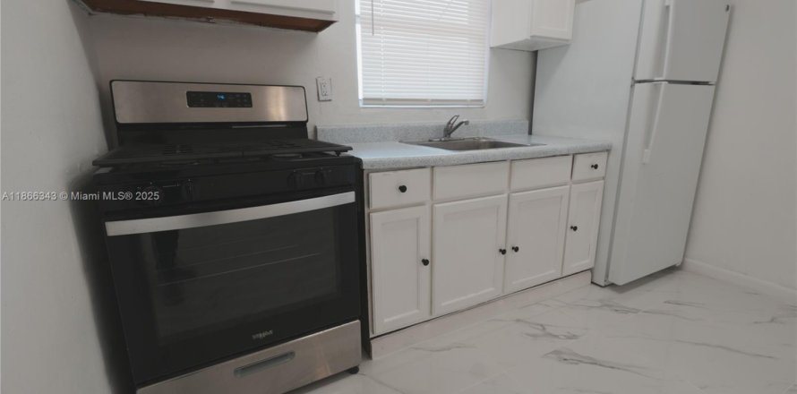 Condo in Hialeah, Florida, 2 bedrooms  № 1925154