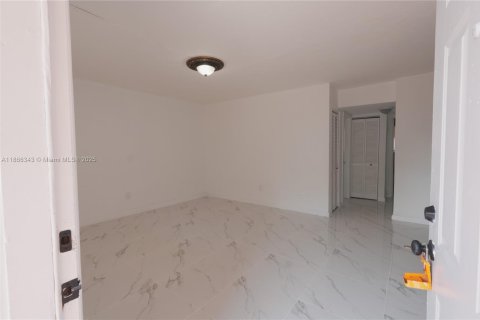 Copropriété à louer à Hialeah, Floride: 2 chambres, 73.49 m2 № 1925154 - photo 3