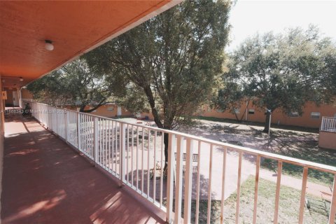 Copropriété à louer à Hialeah, Floride: 2 chambres, 73.49 m2 № 1925154 - photo 22
