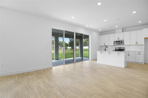 House in Mount Dora, Florida 5 bedrooms, 281.49 sq.m. № 1649360 - photo 6