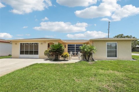 Casa en venta en Holiday, Florida, 2 dormitorios, 133.97 m2 № 1780917 - foto 3