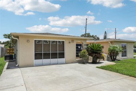 Casa en venta en Holiday, Florida, 2 dormitorios, 133.97 m2 № 1780917 - foto 2