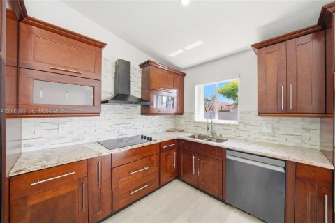 Villa ou maison à vendre à Hialeah, Floride: 3 chambres, 103.12 m2 № 2069421 - photo 13