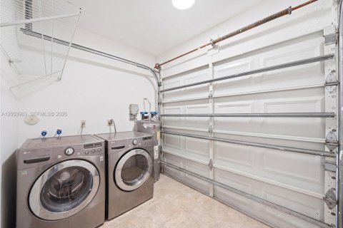 Villa ou maison à vendre à Hialeah, Floride: 3 chambres, 103.12 m2 № 2069421 - photo 26