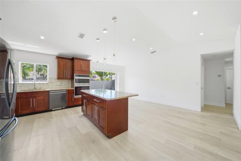Villa ou maison à vendre à Hialeah, Floride: 3 chambres, 103.12 m2 № 2069421 - photo 7