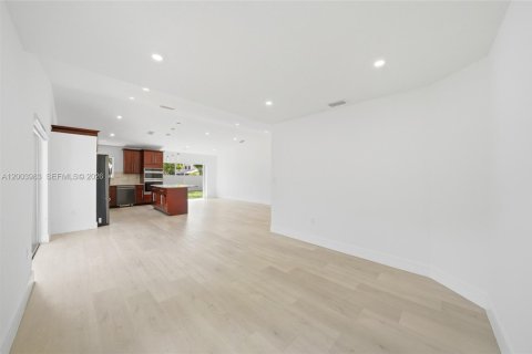 Villa ou maison à vendre à Hialeah, Floride: 3 chambres, 103.12 m2 № 2069421 - photo 6