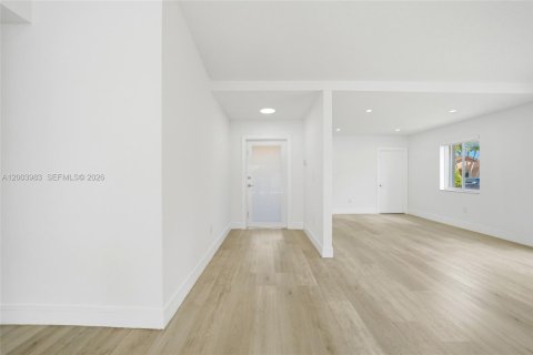 Villa ou maison à vendre à Hialeah, Floride: 3 chambres, 103.12 m2 № 2069421 - photo 2
