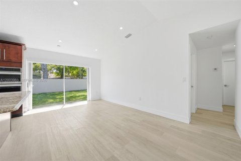 Villa ou maison à vendre à Hialeah, Floride: 3 chambres, 103.12 m2 № 2069421 - photo 8