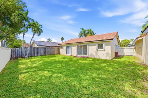 Villa ou maison à vendre à Hialeah, Floride: 3 chambres, 103.12 m2 № 2069421 - photo 17