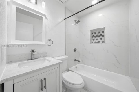 Villa ou maison à vendre à Hialeah, Floride: 3 chambres, 103.12 m2 № 2069421 - photo 24