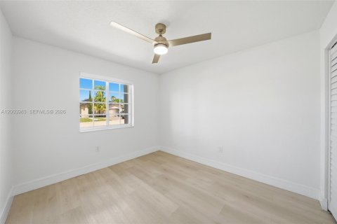 Villa ou maison à vendre à Hialeah, Floride: 3 chambres, 103.12 m2 № 2069421 - photo 25