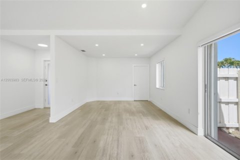 Villa ou maison à vendre à Hialeah, Floride: 3 chambres, 103.12 m2 № 2069421 - photo 5