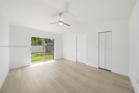 Villa ou maison à vendre à Hialeah, Floride: 3 chambres, 103.12 m2 № 2069421 - photo 18