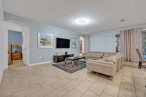 House in Davenport, Florida 9 bedrooms, 372.72 sq.m. № 1732361 - photo 27